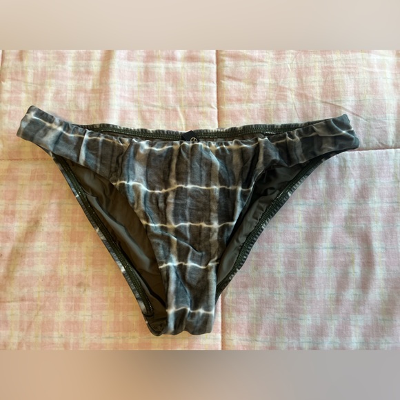 ViX Paula Hermanny Green with White Bikini bottom - Picture 8 of 8